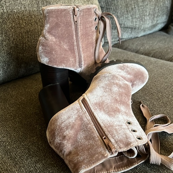 Call It Spring Penha Velvet
Lace-Up Boots Size 8.5 - Picture 6 of 14